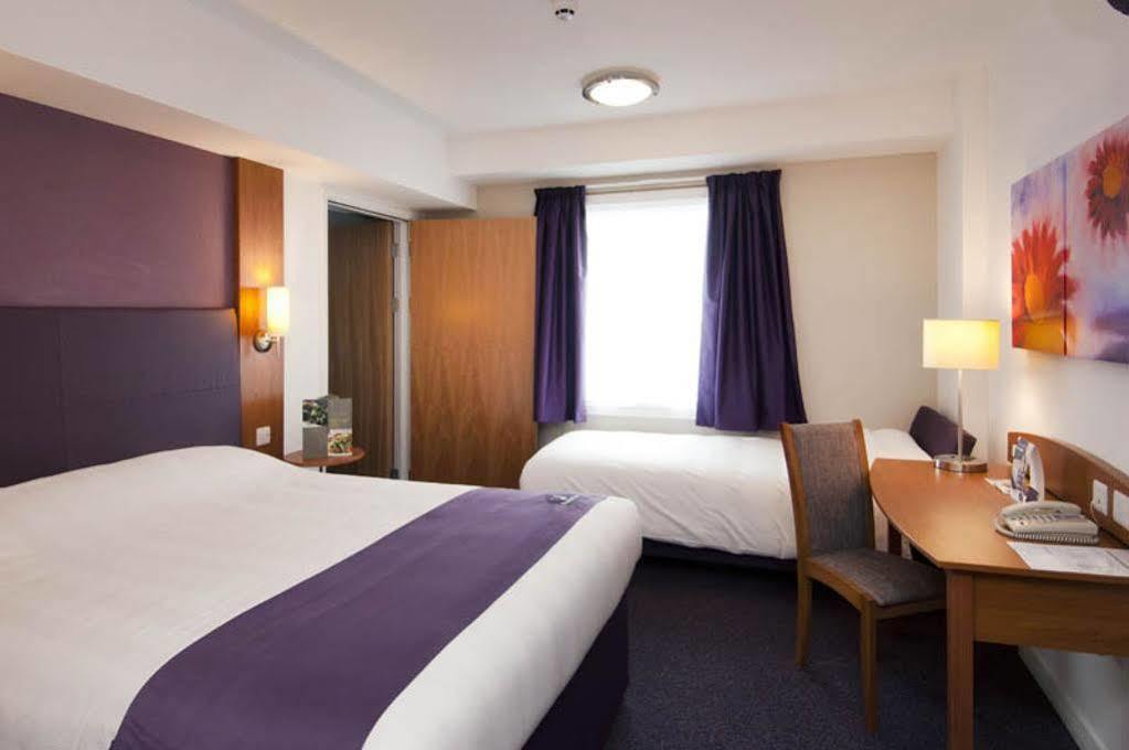 Premier Inn South Mimms/Potters Bar Extérieur photo